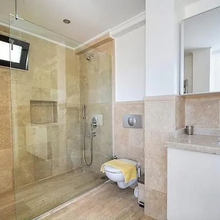 Samsara With Stunning Sea Views In